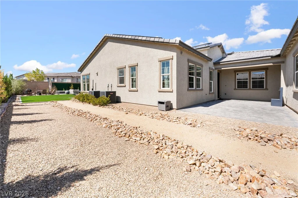8735 Pioneer, Las Vegas, NV 89113