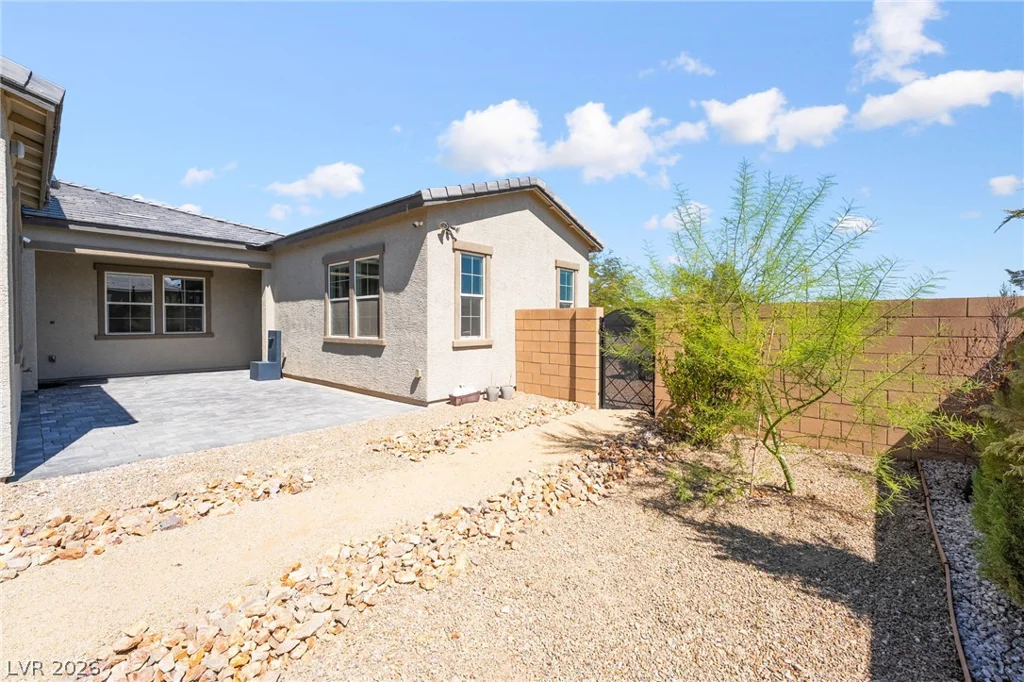 8735 Pioneer, Las Vegas, NV 89113