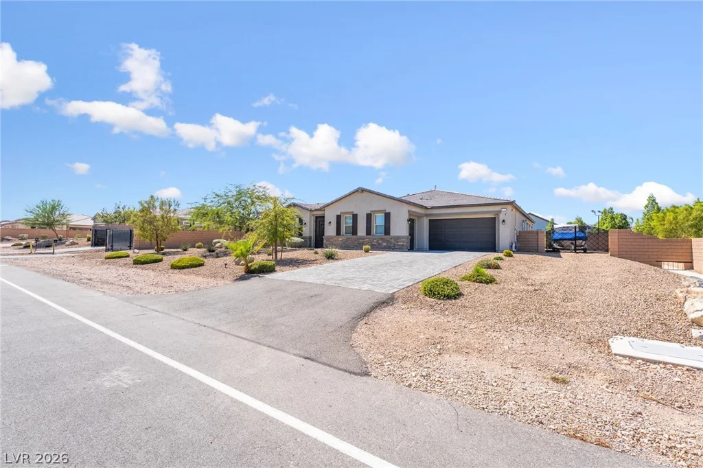 8735 Pioneer, Las Vegas, NV 89113
