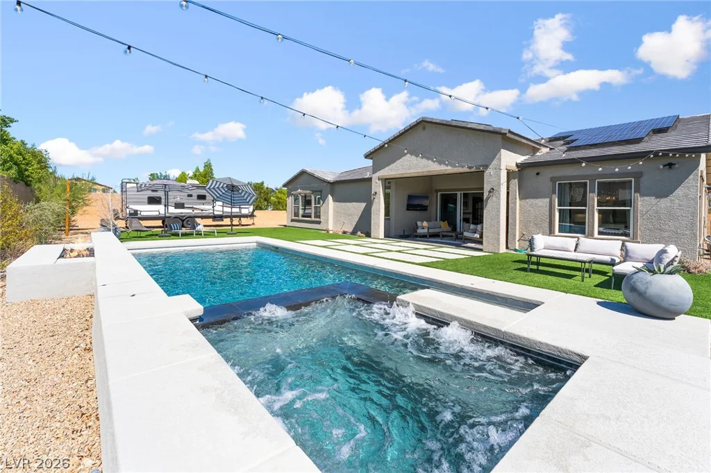 8735 Pioneer, Las Vegas, NV 89113