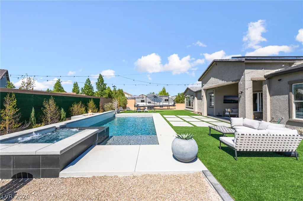 8735 Pioneer, Las Vegas, NV 89113