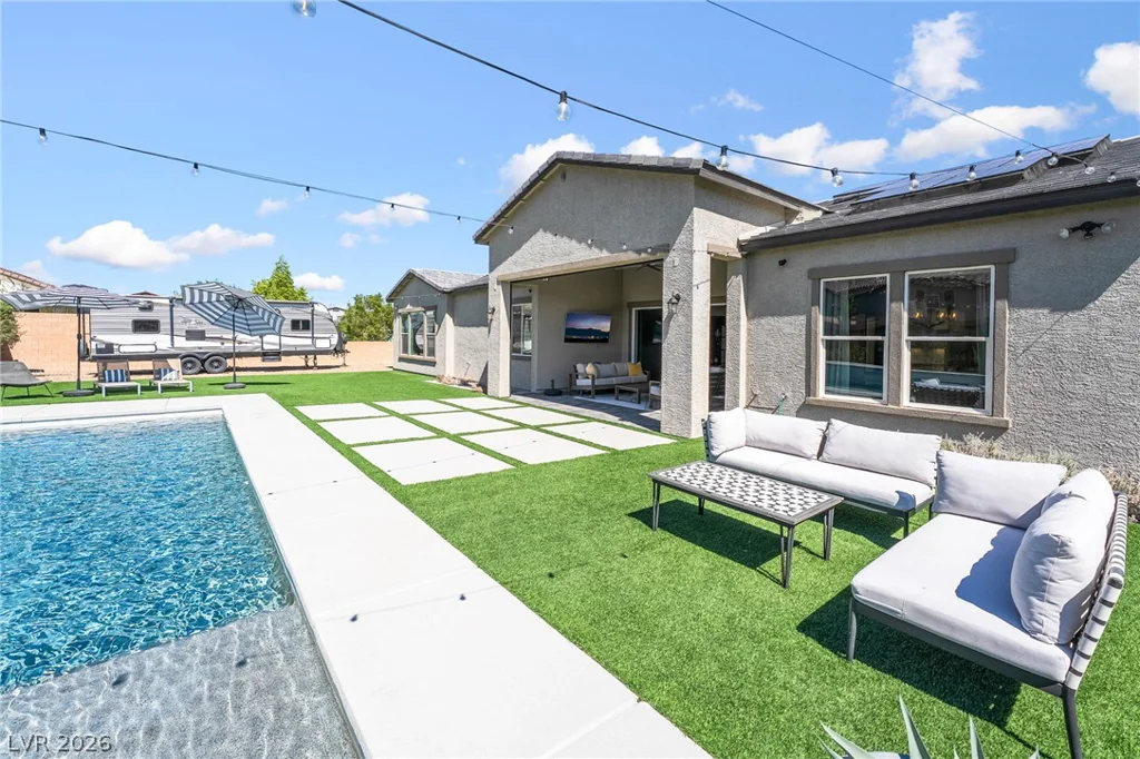8735 Pioneer, Las Vegas, NV 89113