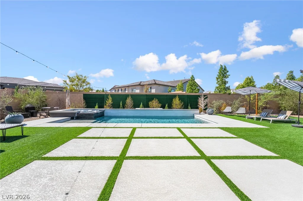 8735 Pioneer, Las Vegas, NV 89113
