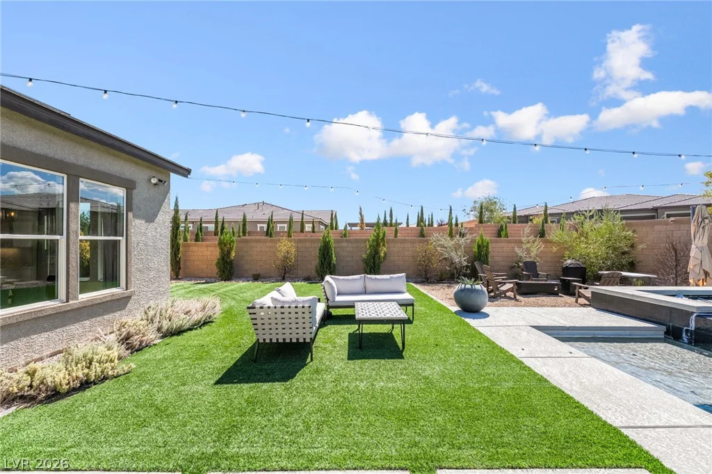 8735 Pioneer, Las Vegas, NV 89113