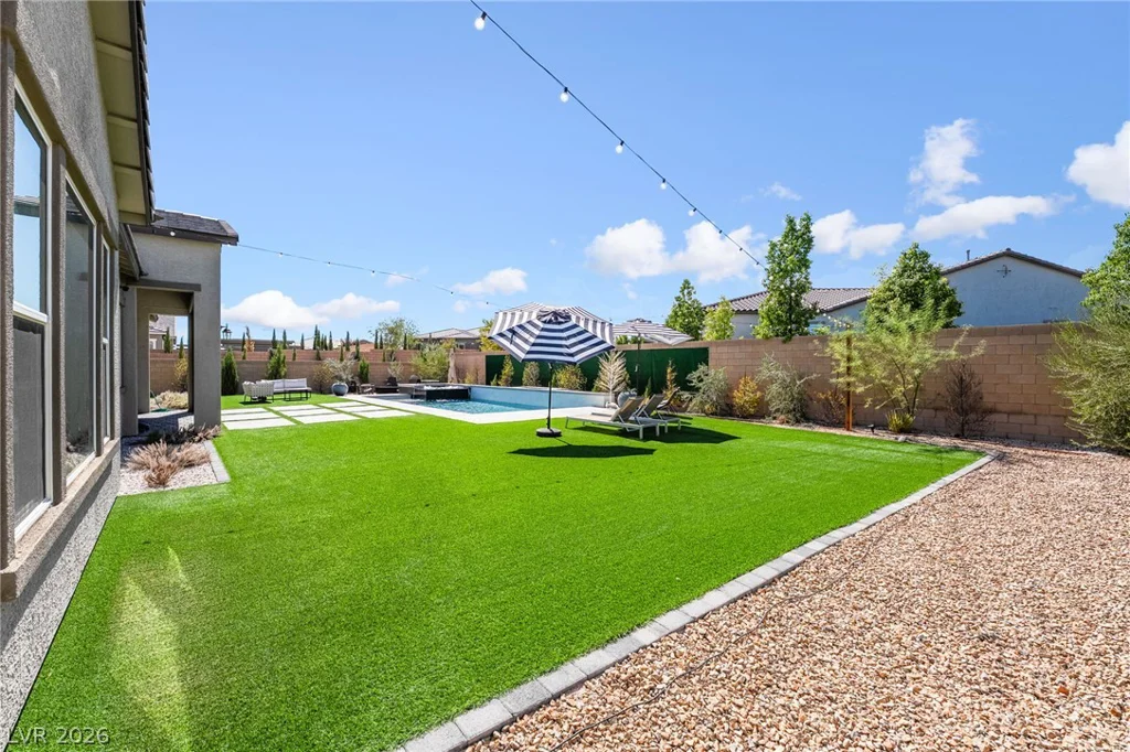 8735 Pioneer, Las Vegas, NV 89113