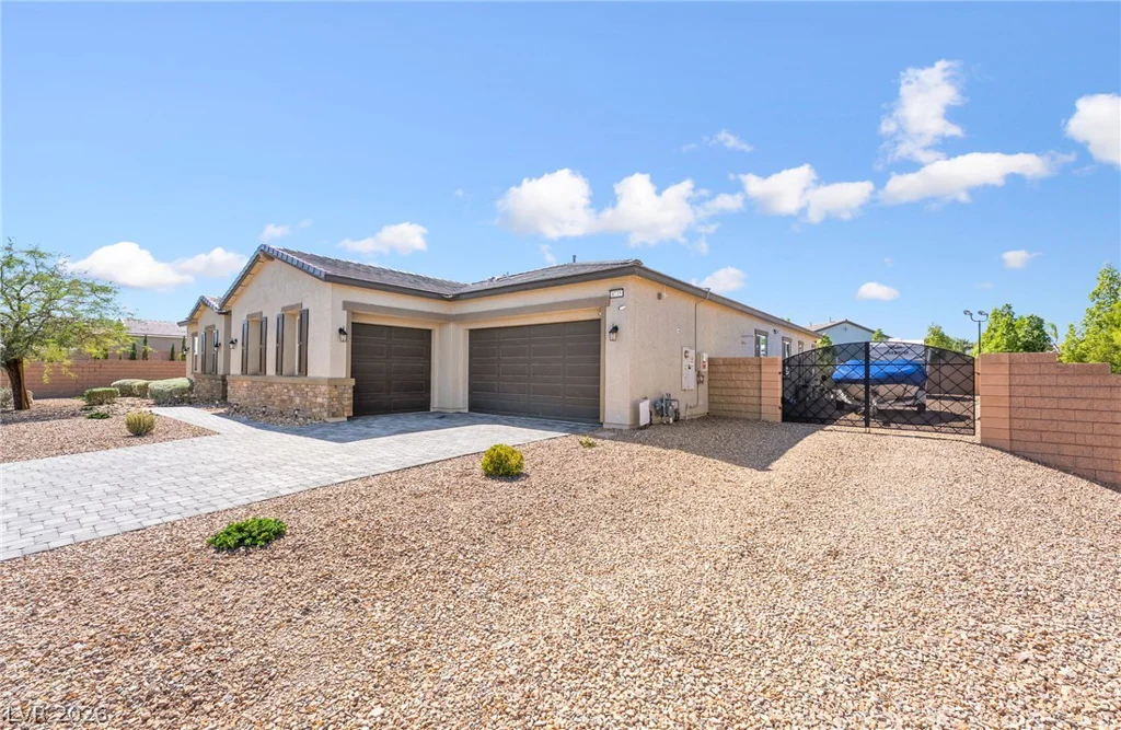 8735 Pioneer, Las Vegas, NV 89113
