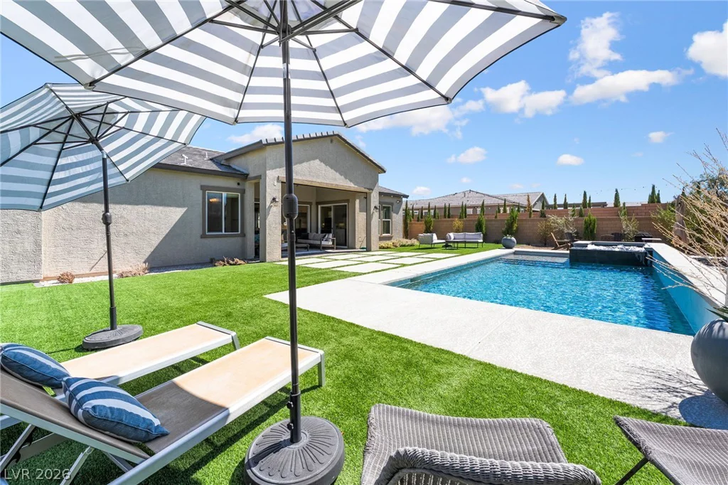 8735 Pioneer, Las Vegas, NV 89113
