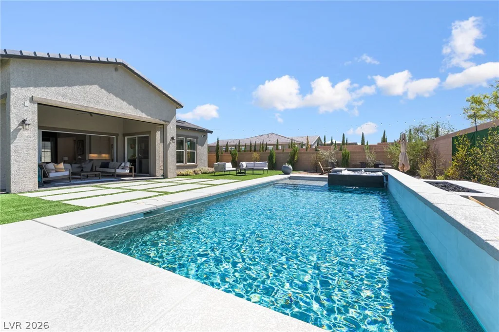 8735 Pioneer, Las Vegas, NV 89113