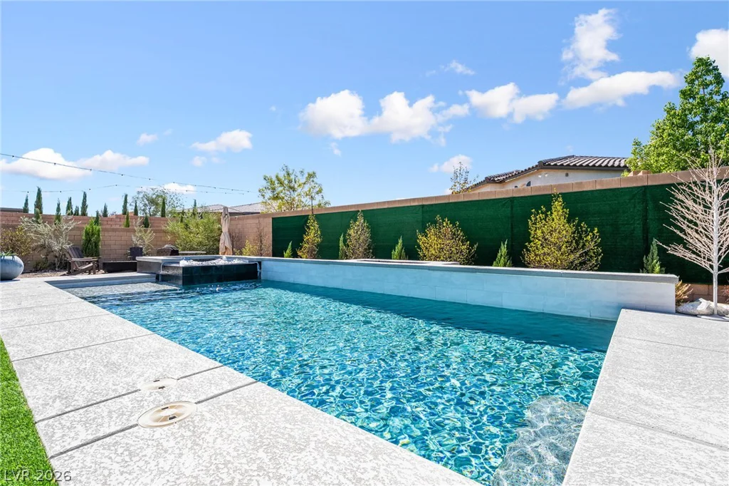 8735 Pioneer, Las Vegas, NV 89113