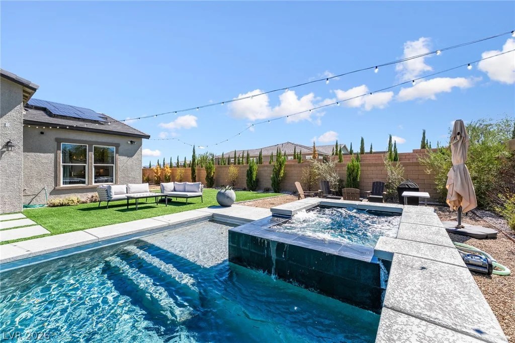 8735 Pioneer, Las Vegas, NV 89113