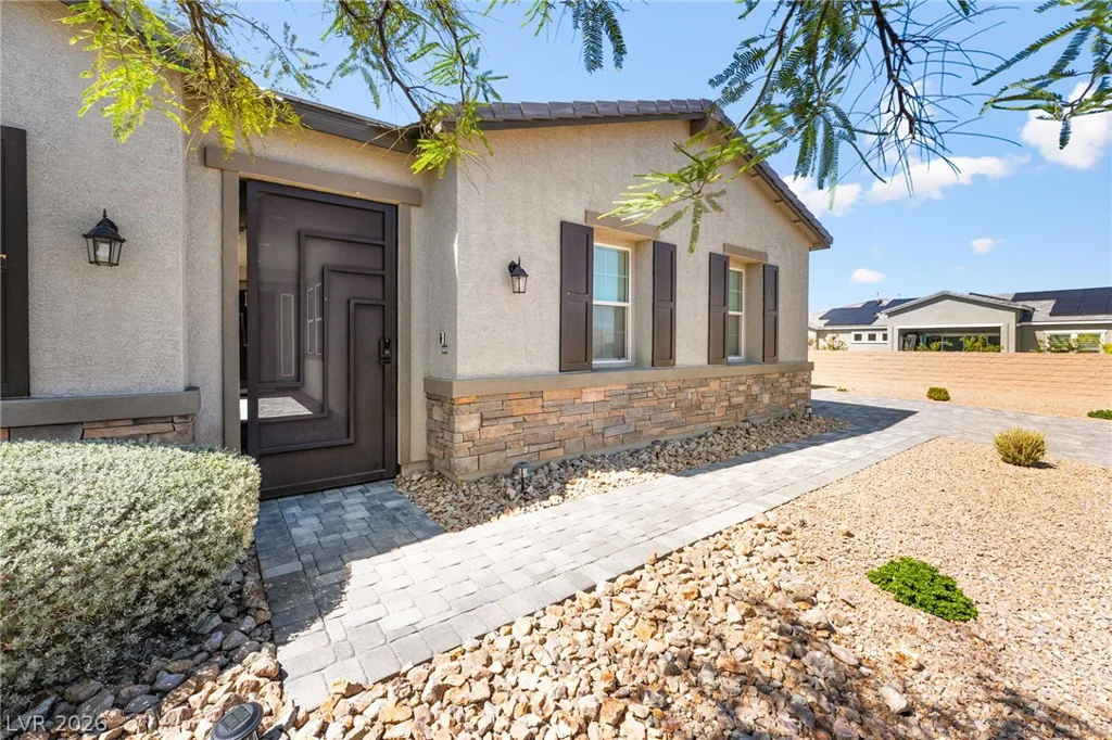 8735 Pioneer, Las Vegas, NV 89113