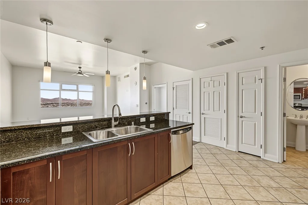 150 Las Vegas, Las Vegas, NV 89101