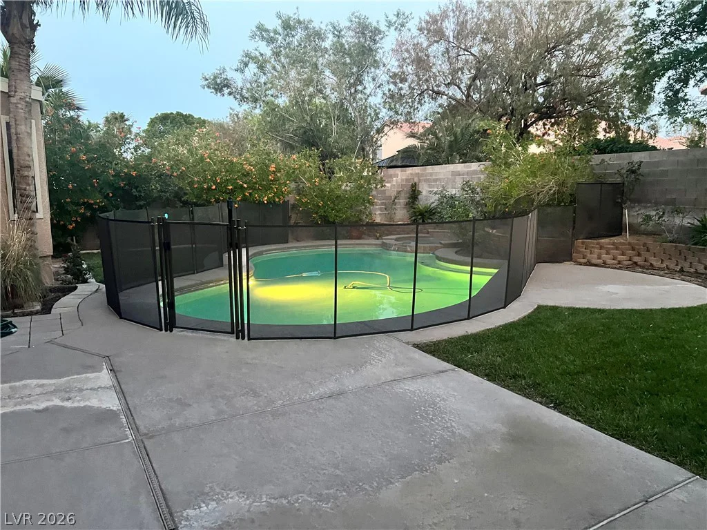 8225 Woodland Prairie, Las Vegas, NV 89129