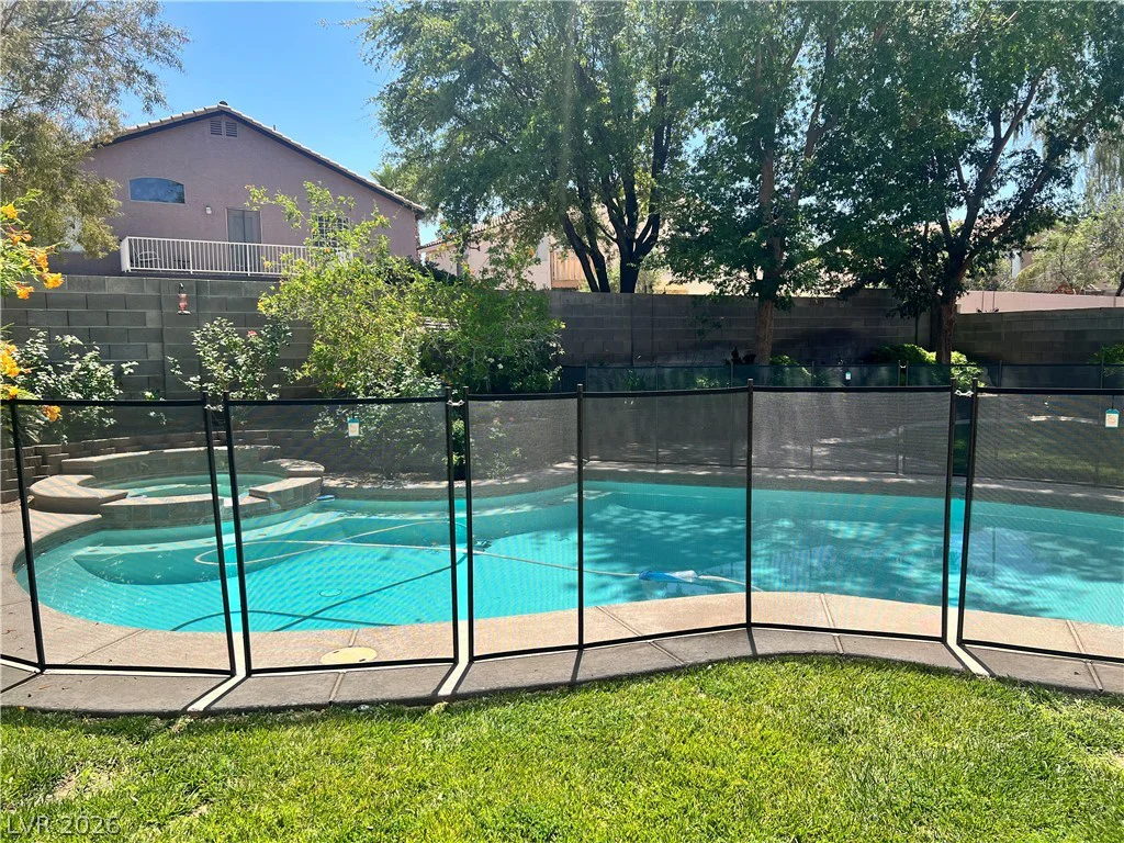 8225 Woodland Prairie, Las Vegas, NV 89129