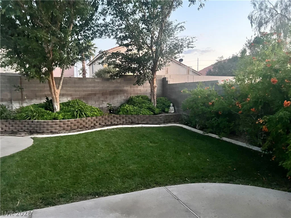 8225 Woodland Prairie, Las Vegas, NV 89129