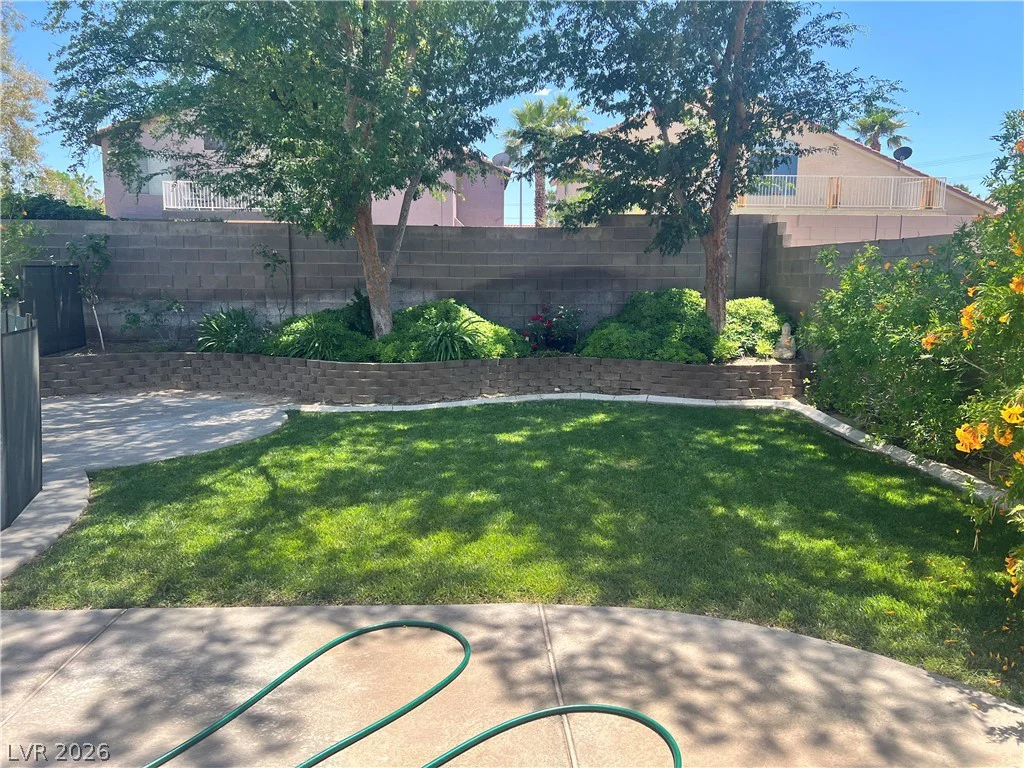 8225 Woodland Prairie, Las Vegas, NV 89129