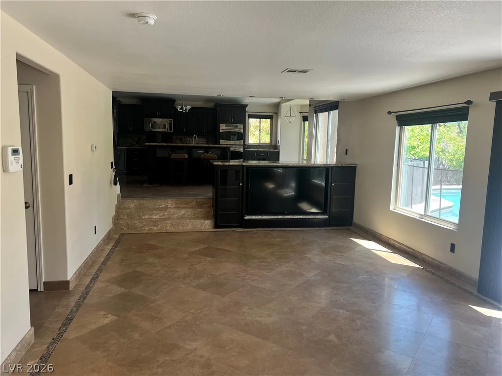 8225 Woodland Prairie, Las Vegas, NV 89129