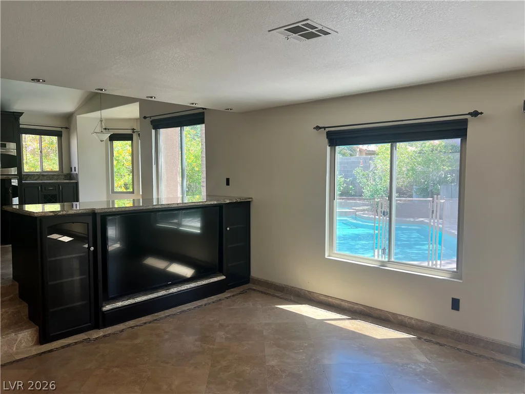 8225 Woodland Prairie, Las Vegas, NV 89129