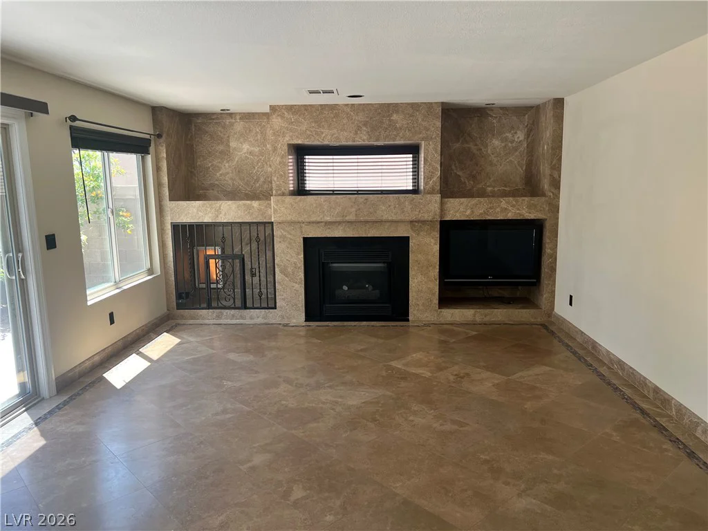 8225 Woodland Prairie, Las Vegas, NV 89129