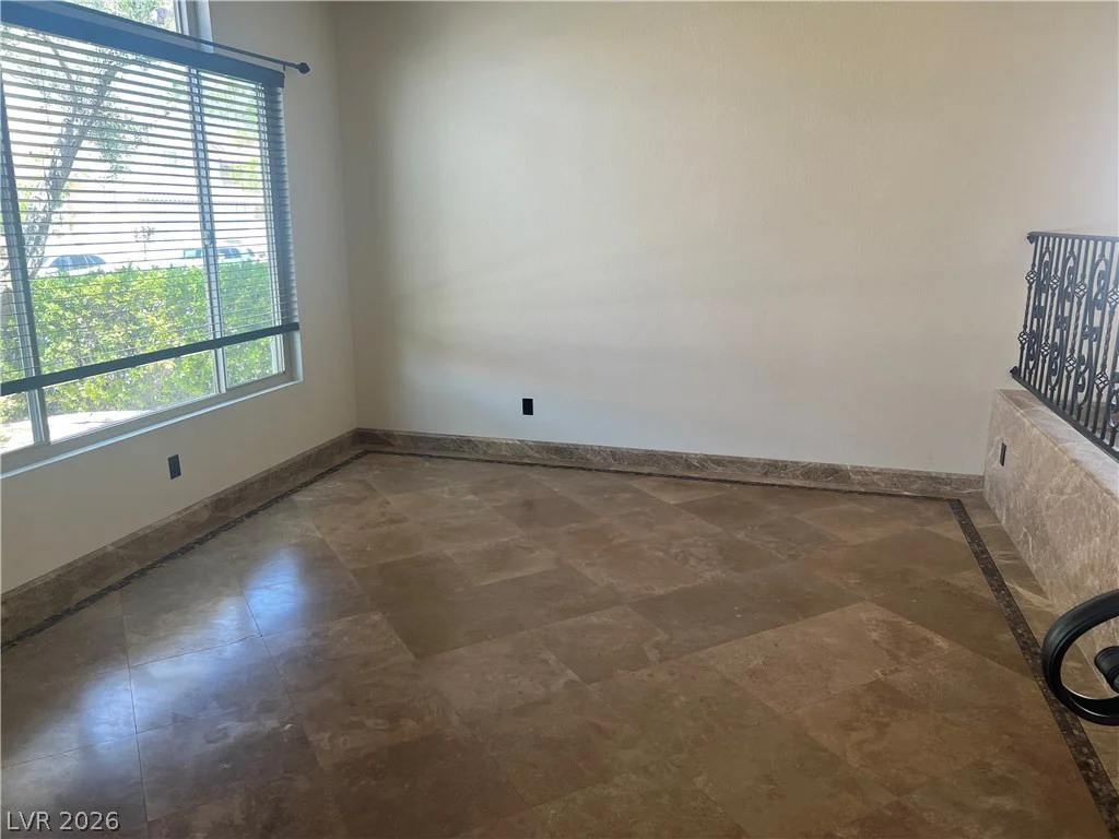 8225 Woodland Prairie, Las Vegas, NV 89129