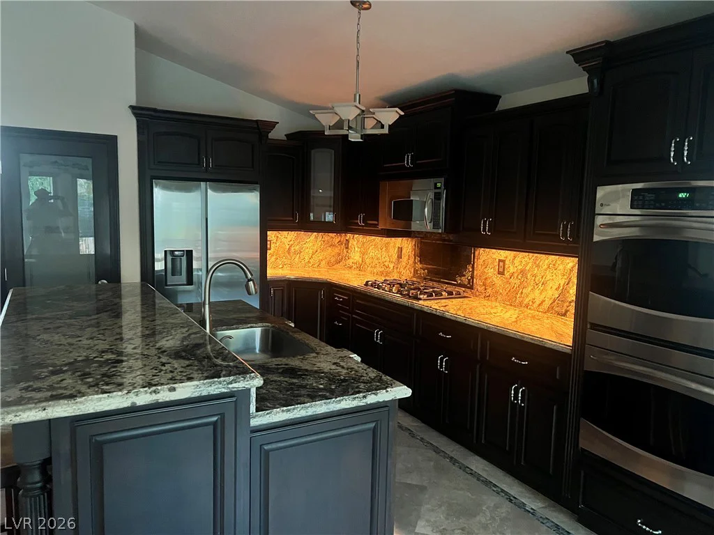 8225 Woodland Prairie, Las Vegas, NV 89129
