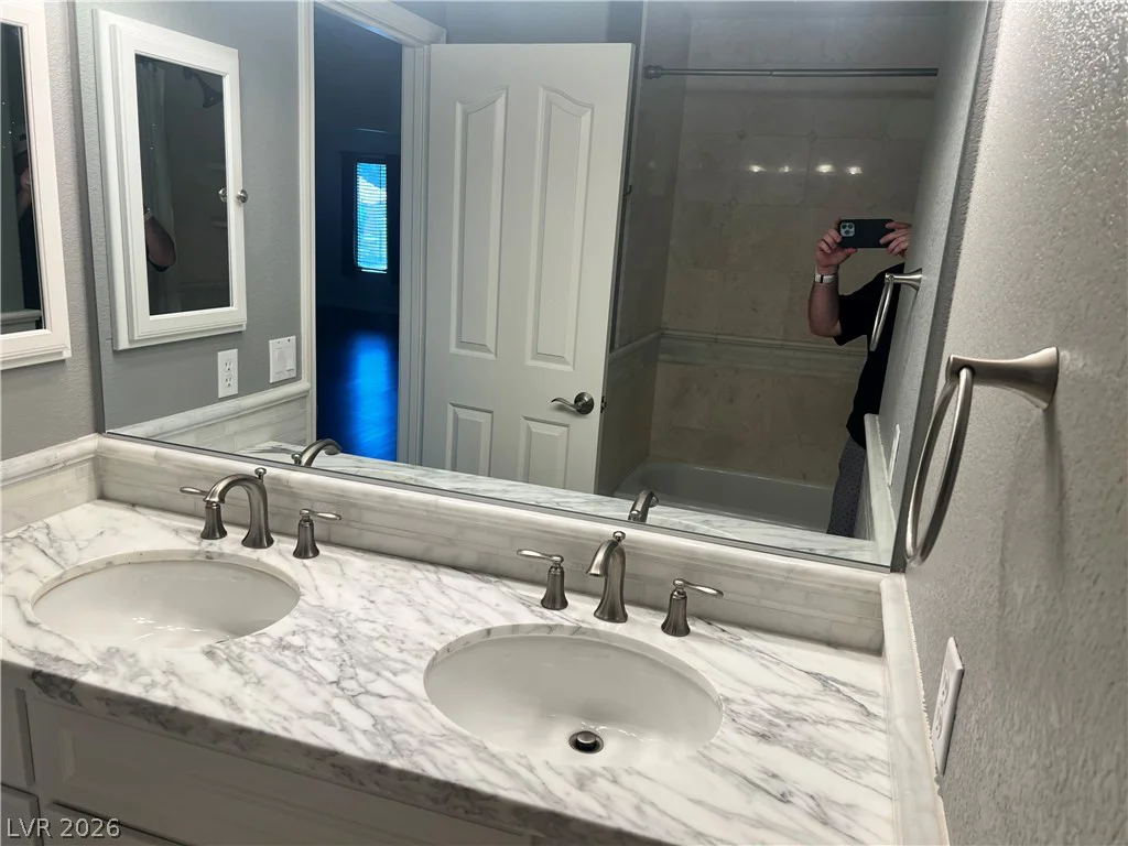 8225 Woodland Prairie, Las Vegas, NV 89129