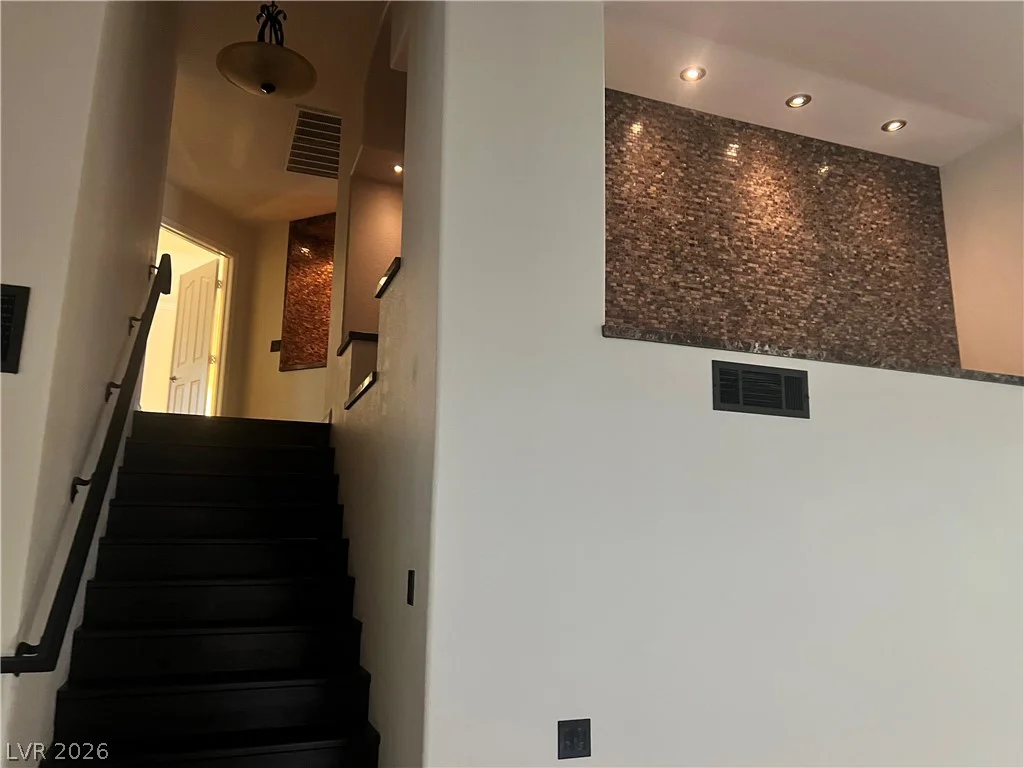 8225 Woodland Prairie, Las Vegas, NV 89129