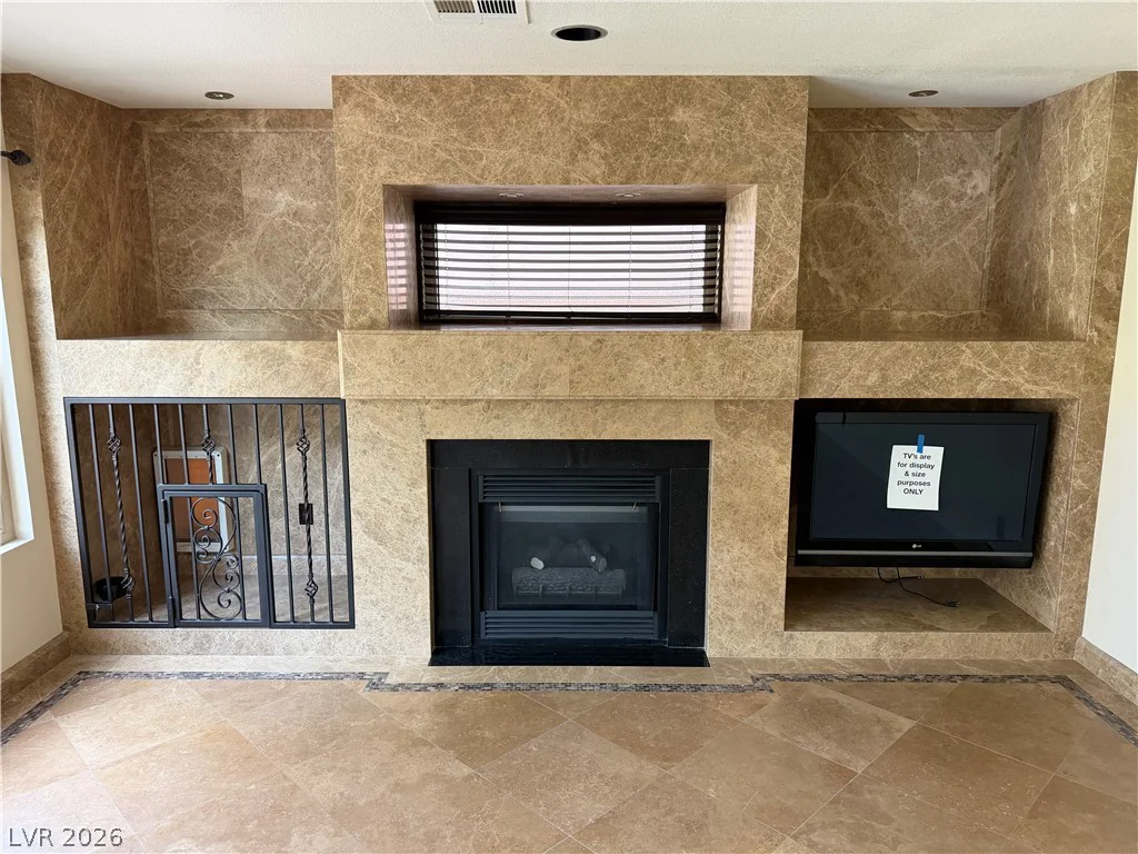 8225 Woodland Prairie, Las Vegas, NV 89129