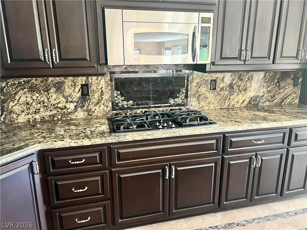 8225 Woodland Prairie, Las Vegas, NV 89129