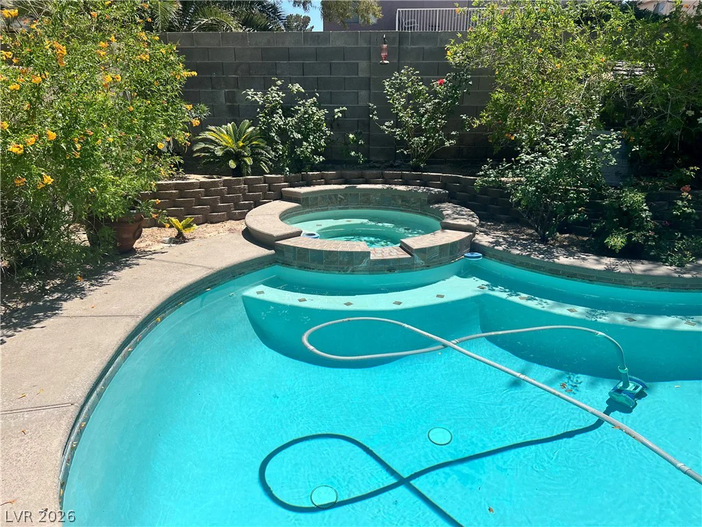 8225 Woodland Prairie, Las Vegas, NV 89129