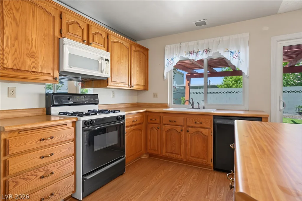 5680 Blossom View, Las Vegas, NV 89142