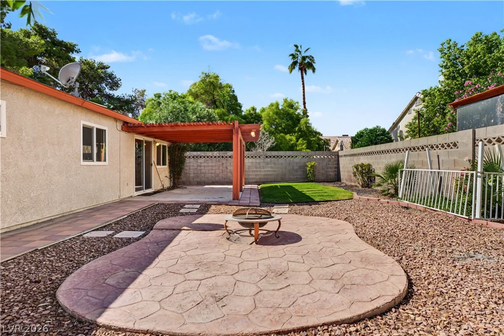 5680 Blossom View, Las Vegas, NV 89142