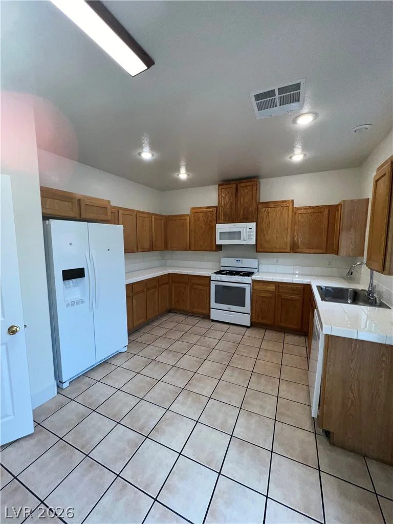 8240 Heather Rock, Las Vegas, NV 89117
