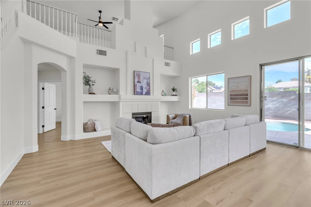 10332 Falls Church, Las Vegas, NV 89144