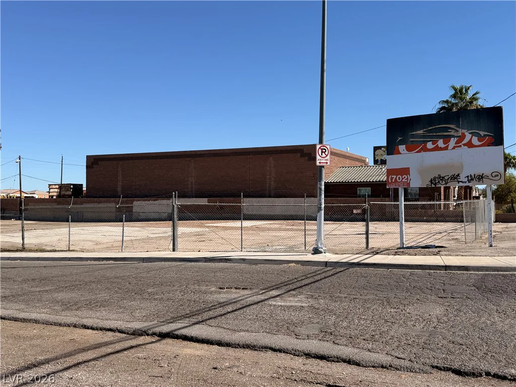 6101 Boulder, Las Vegas, NV 89122