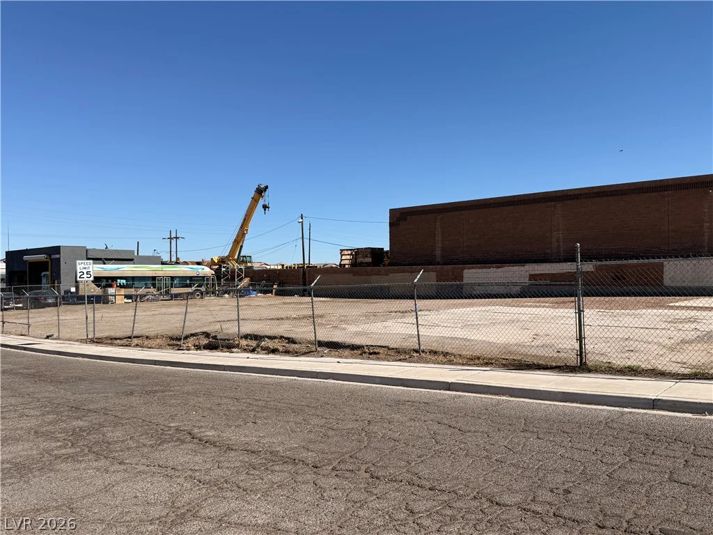 6101 Boulder, Las Vegas, NV 89122