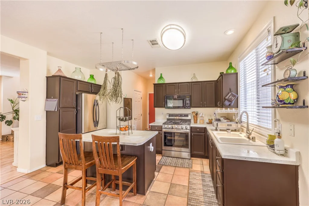 8900 Crooked Shell, Las Vegas, NV 89143