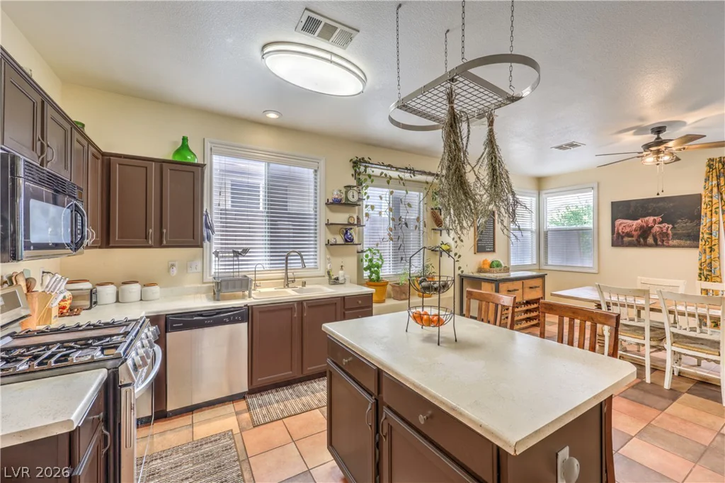 8900 Crooked Shell, Las Vegas, NV 89143