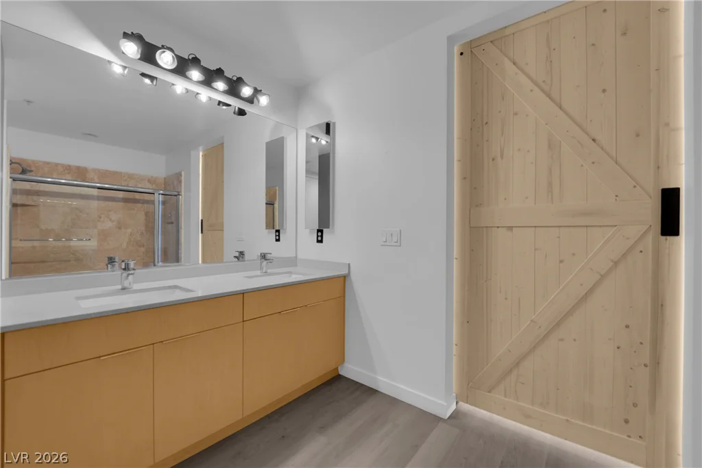 353 Bonneville, Las Vegas, NV 89101