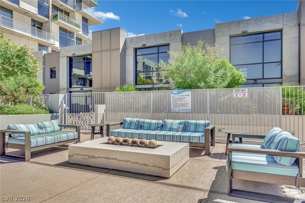 353 Bonneville, Las Vegas, NV 89101