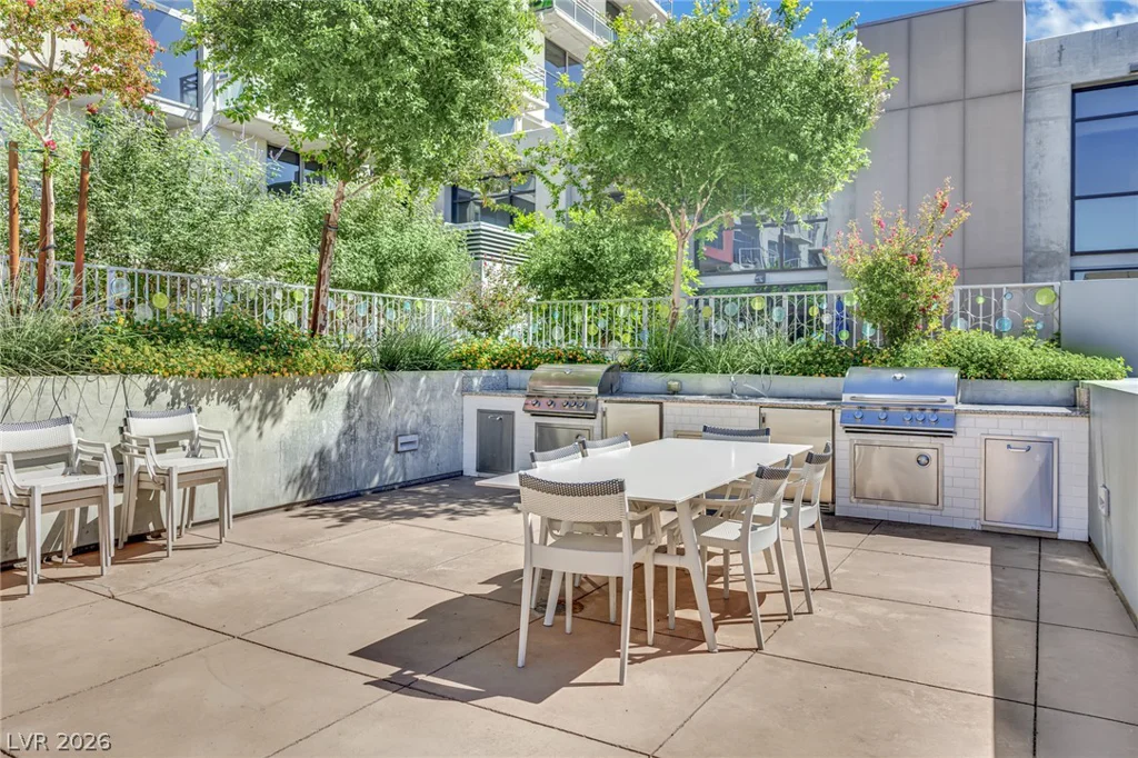 353 Bonneville, Las Vegas, NV 89101