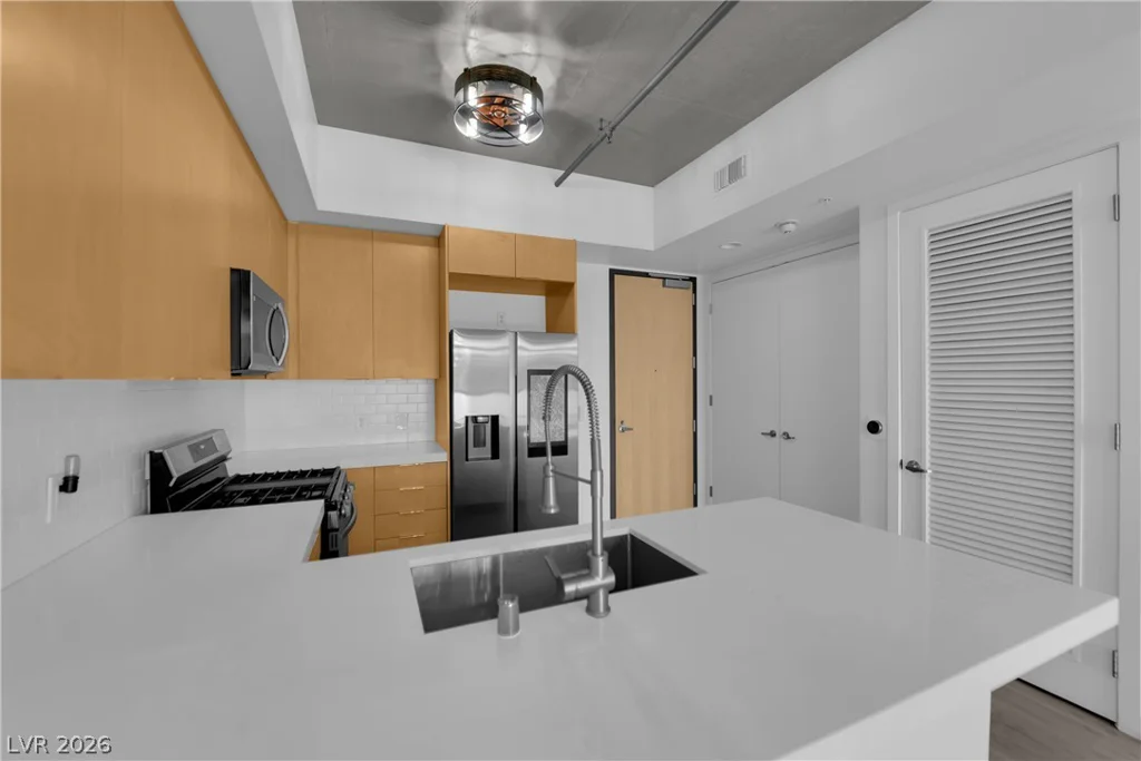 353 Bonneville, Las Vegas, NV 89101