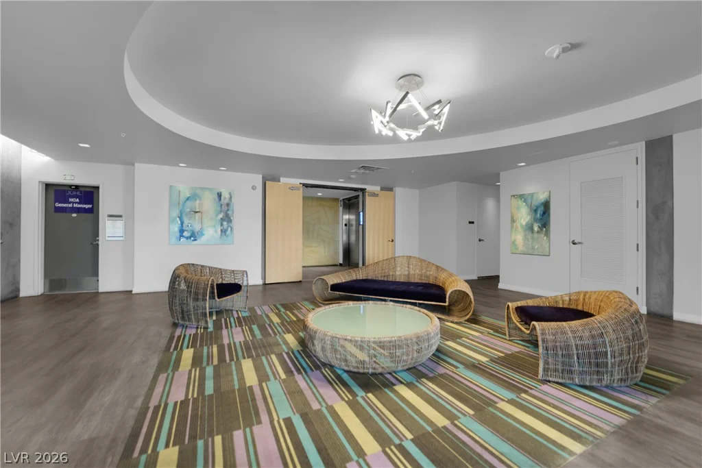 353 Bonneville, Las Vegas, NV 89101