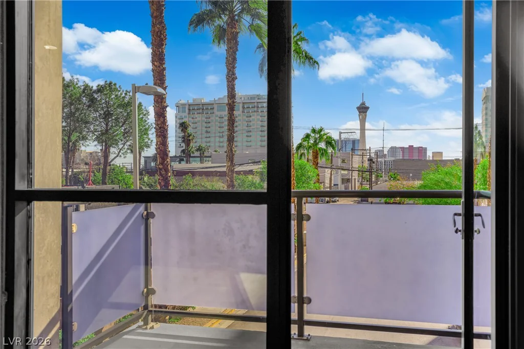 353 Bonneville, Las Vegas, NV 89101