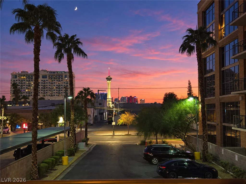 353 Bonneville, Las Vegas, NV 89101