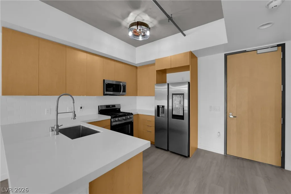 353 Bonneville, Las Vegas, NV 89101