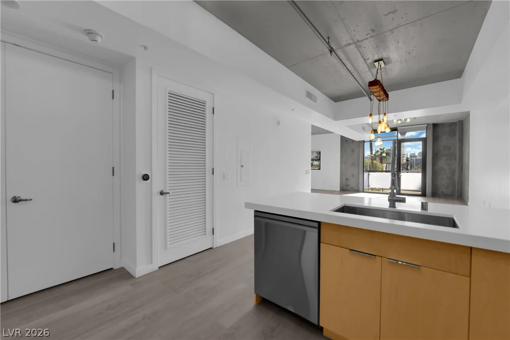 353 Bonneville, Las Vegas, NV 89101