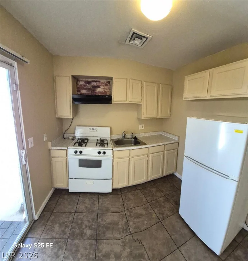 3929 Visby, Las Vegas, NV 89119