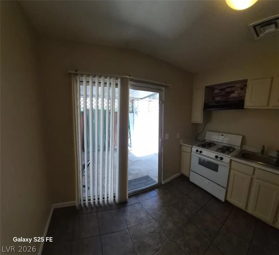 3929 Visby, Las Vegas, NV 89119