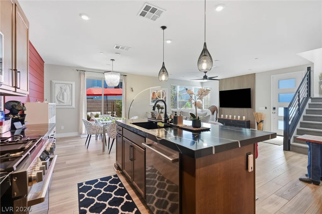 9215 Litvin, Las Vegas, NV 89166